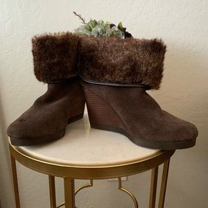Lucky brand brown suede leather ankle booties.
